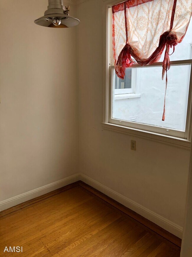 Building Photo - 2 br, 1 bath House - 113 Laidley Street #1