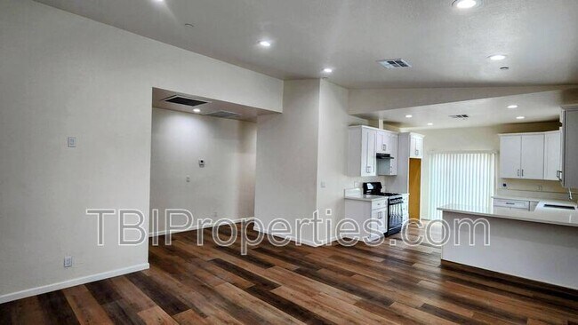Foto del edificio - 3456 Wallace St