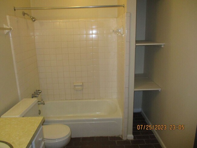 Building Photo - 1517 W Highland Ave
