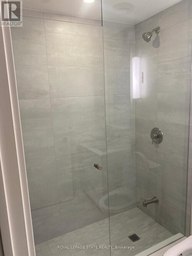 Photo du bâtiment - 110 Broadway Ave