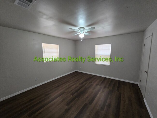 Foto del edificio - 1921 NE 17th Way