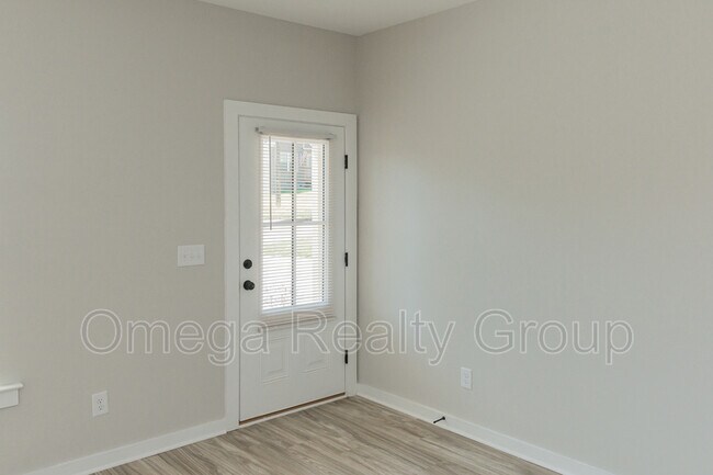 Building Photo - 14 Maple Leaf Dr