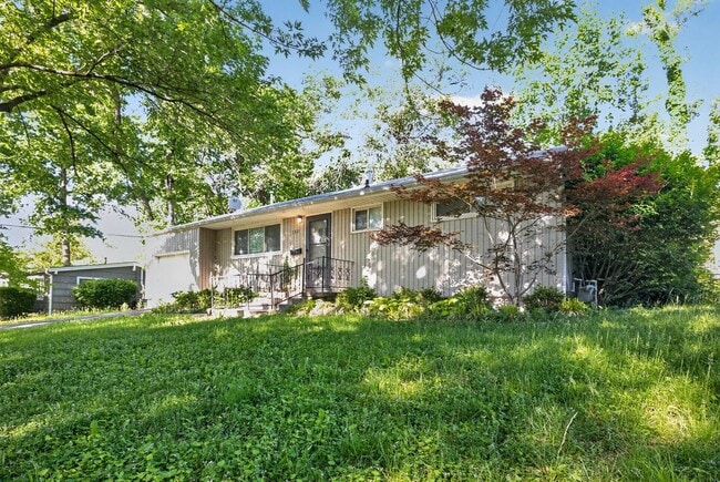 Building Photo - Unbeatable Prairie Village Location - 3BR/1BA Home, Fully Fenced Yard, Laundry Hook Ups, Attached...