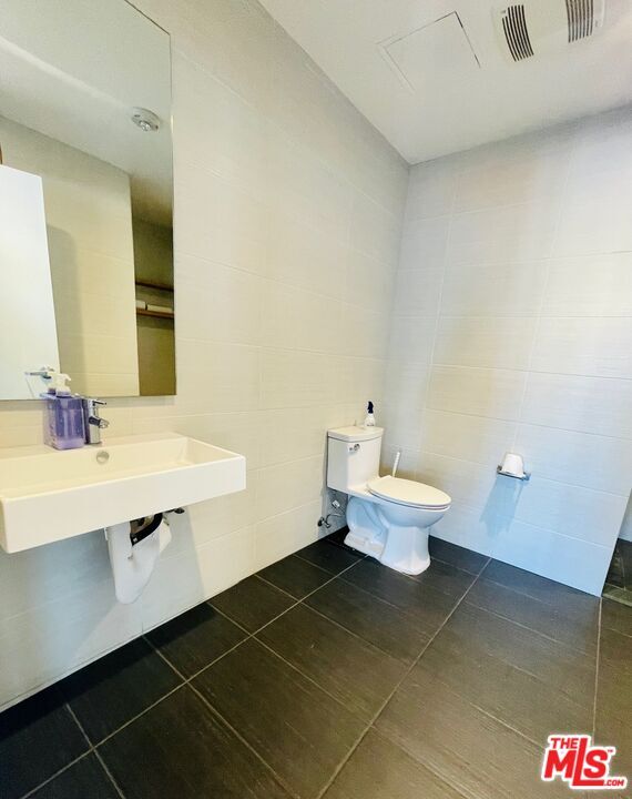 Foto del edificio - 810 E 3rd St