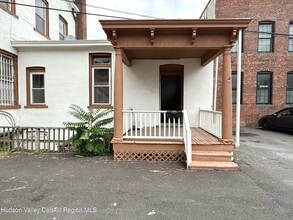 Building Photo - 13 Jane St