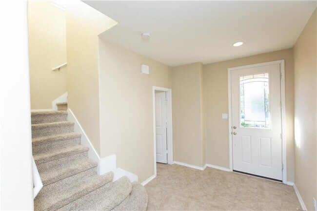 Building Photo - 1122 Sussex Pl