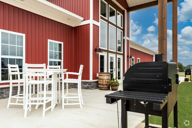 Patios al aire libre y estaciones de parrilla - The Distillery 1812