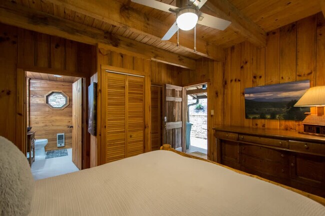Foto del edificio - 615 Polly Mountain Rd