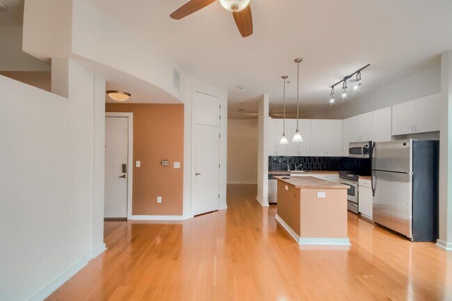 Foto del edificio - 525 E 6th St