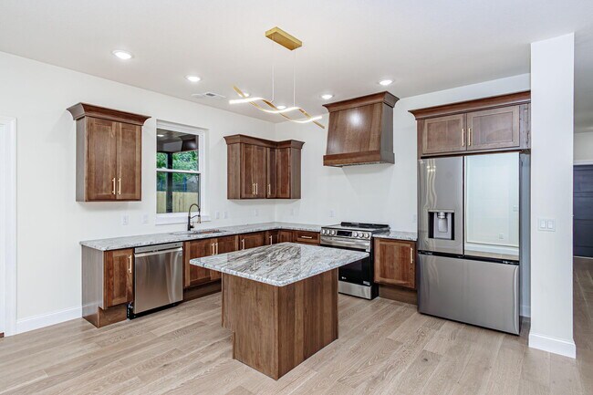 Foto del edificio - 1020 Crestland Ave