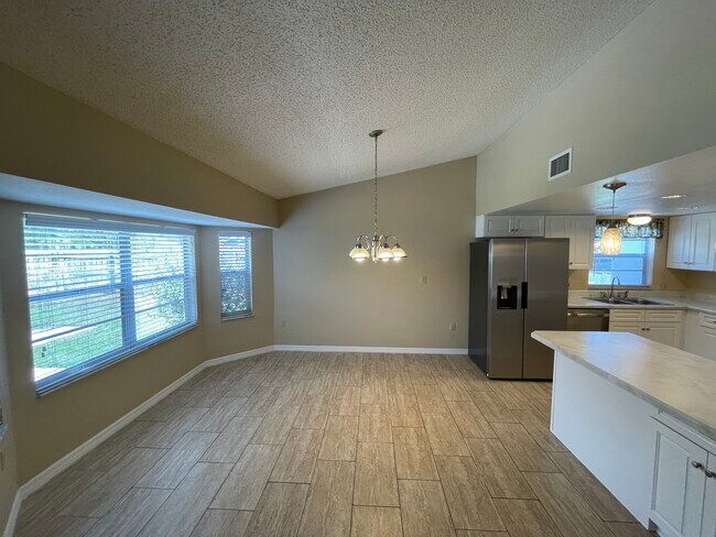 Building Photo - 902 Whisler Ct