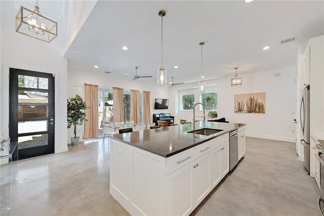 Foto del edificio - 5506 Evans Ave