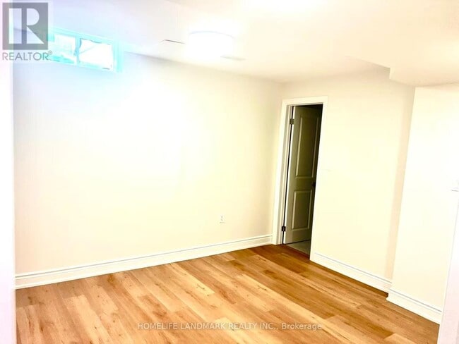 Building Photo - 17 Ferncliffe Crescent