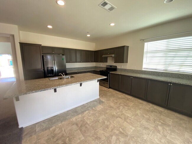 Building Photo - Newer Construction 4 bedroom in Rosamond A...