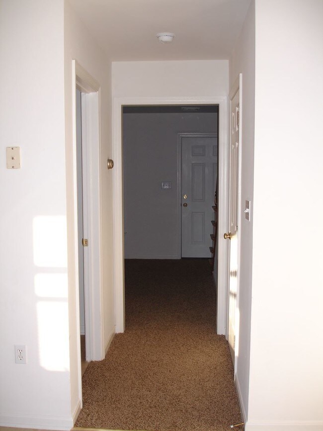 Building Photo - 31 S Whisper Ln