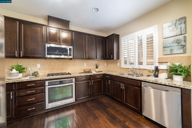 Building Photo - 3226 Vittoria Loop