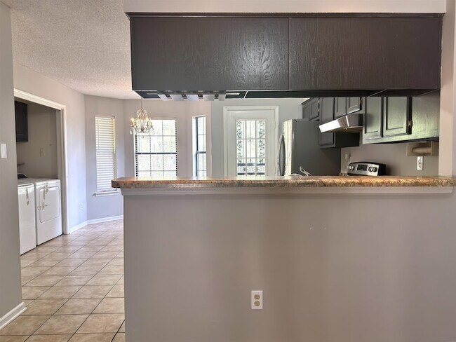 Building Photo - 2806 Maryland Cir E