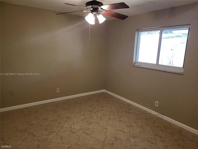 Building Photo - 3 br, 2 bath House - 4331 SW 54th Ct # B