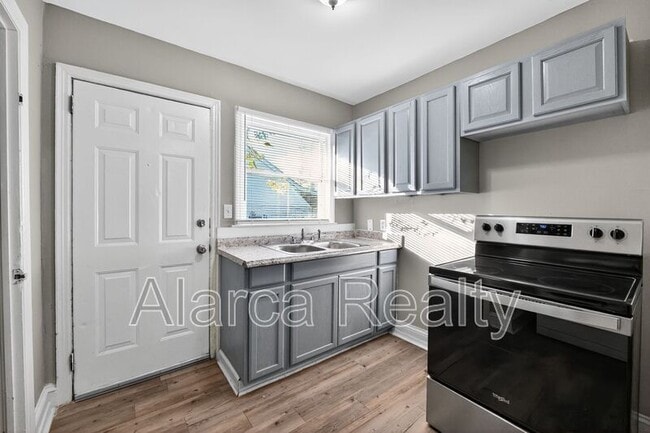 Building Photo - 1137 Skyview Rd