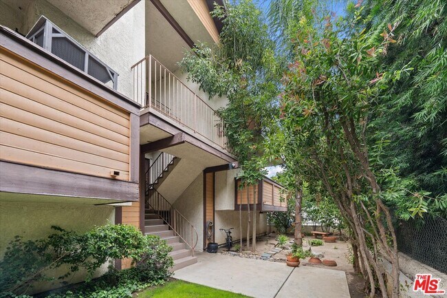 Foto del edificio - 5534 Sylmar Ave