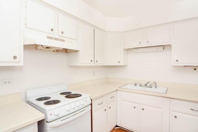 Building Photo - 1451 N Dearborn St