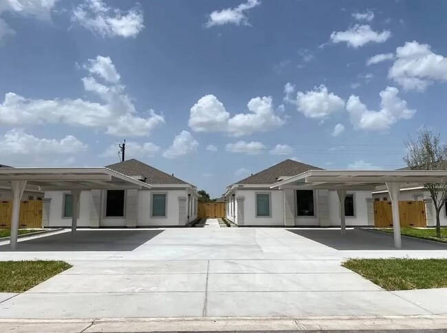 Building Photo - 5800 Sandpiper Ave