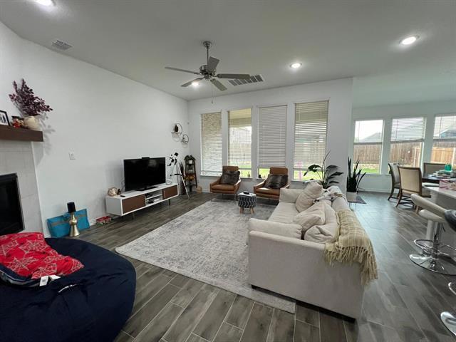 Building Photo - 10166 Sovereign Dr