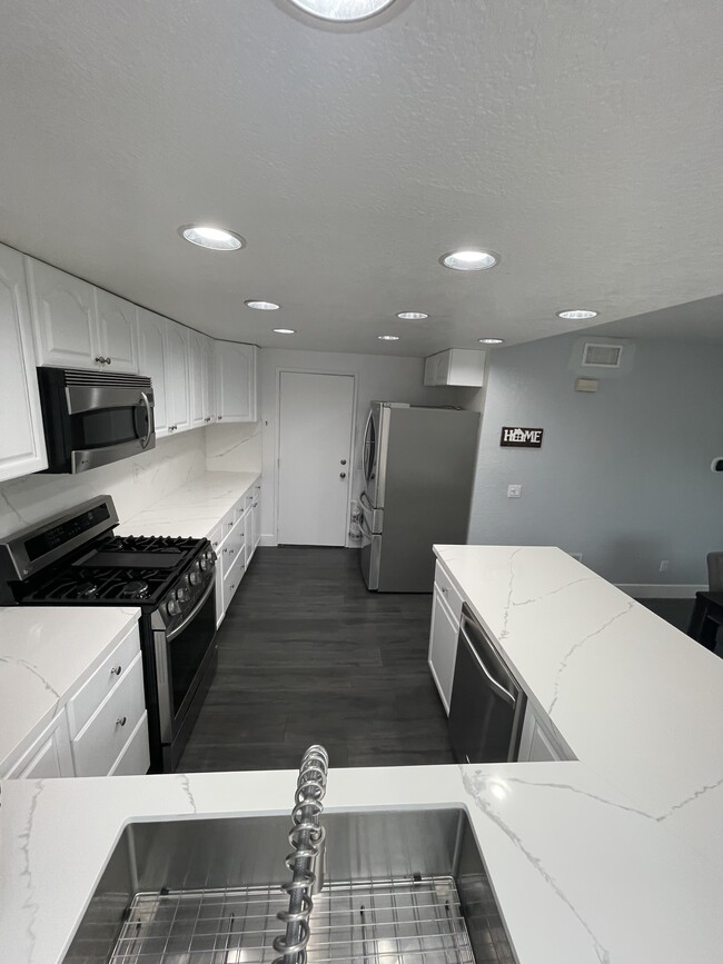 Foto del edificio - 726 W Wilson St