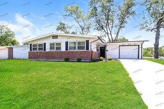 Building Photo - 1525 Stallion Dr
