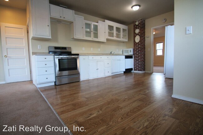 Building Photo - 130 Maple Ave