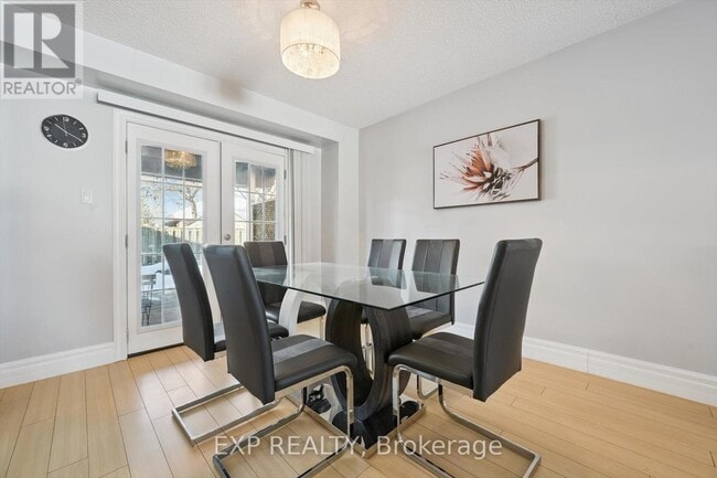 Building Photo - 544 Roseheath Dr