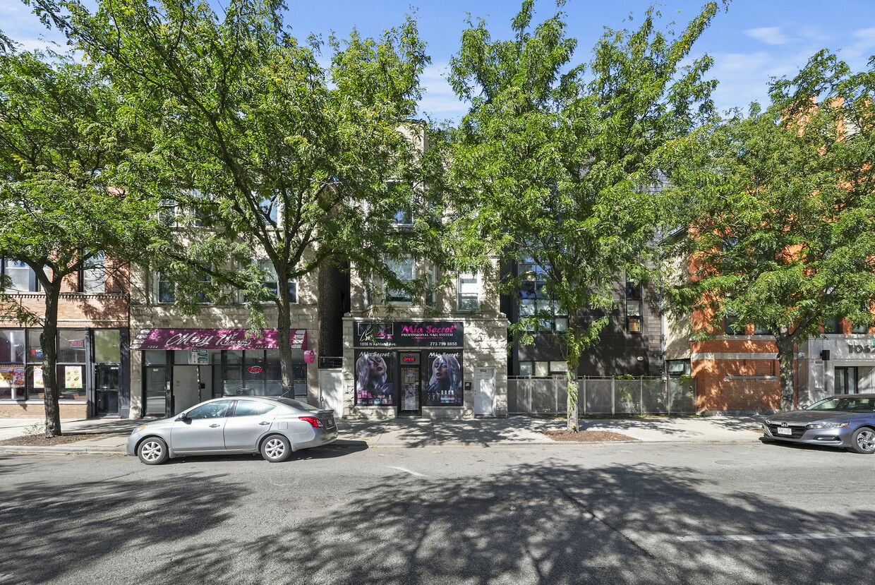 Primary Photo - 1056 N Ashland Ave