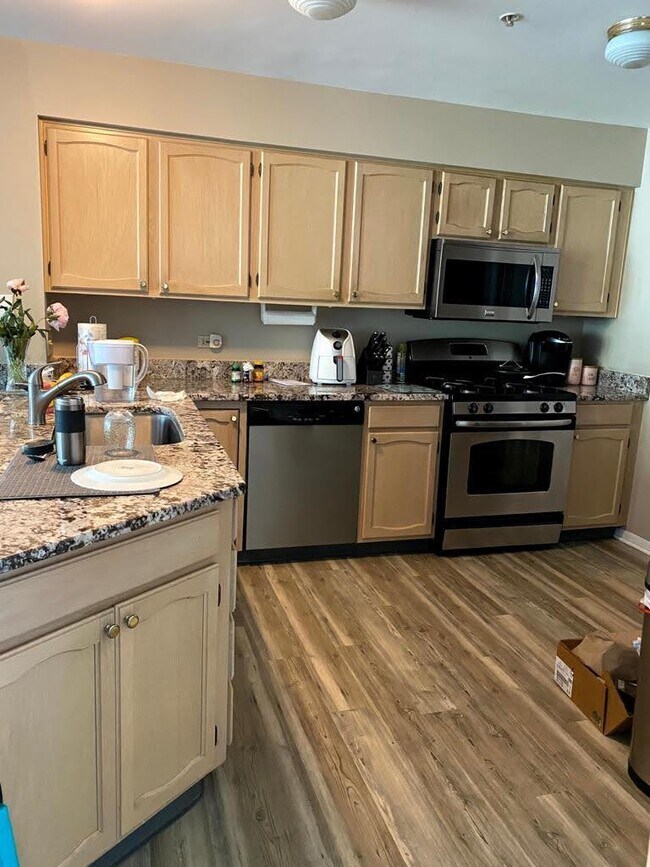 Foto del edificio - 805 Addison Ave