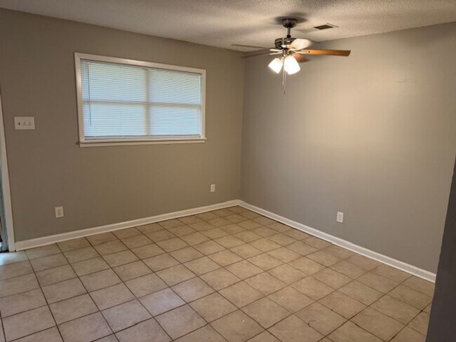 Foto del edificio - 129 Calloway Dr