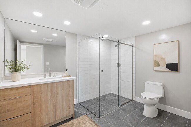21 - Baño - 3750-3752 Glendon Ave
