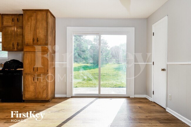 Building Photo - 5562 Hood St