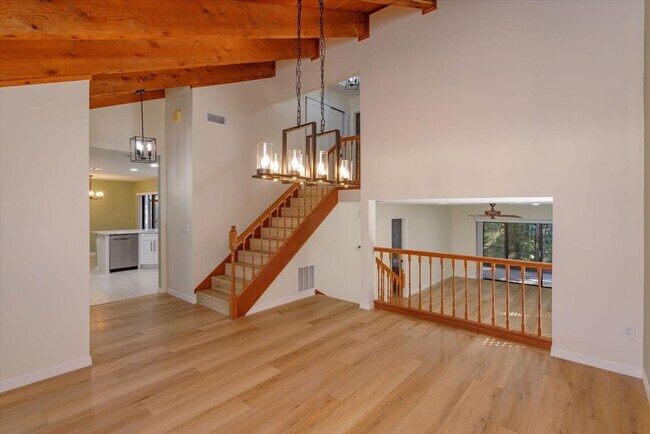 Building Photo - Charming 3-Bedroom, 3-Bathroom, Multi-Leve...