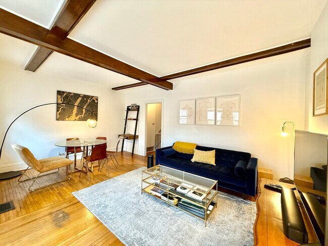 Photo du bâtiment - 320 Queen St S