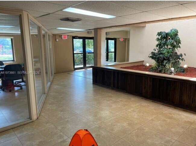 Foto del edificio - 10001 W Atlantic Blvd