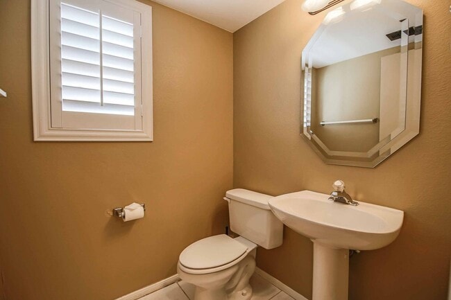 Building Photo - Beautiful 4 Bedroom home FOR RENT!
