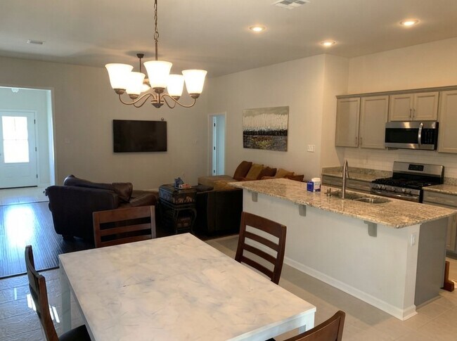 Foto del edificio - 7977 Brown Hickory Ave