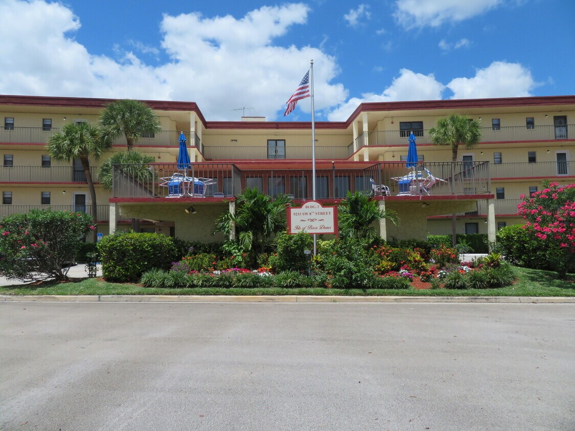 Foto principal - 9233 SW 8th St