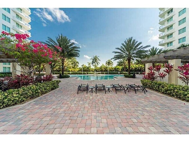 Building Photo - 1745 E Hallandale Beach Blvd