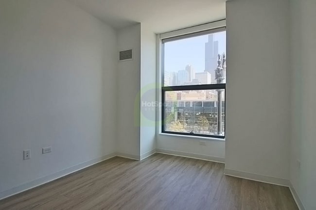 Building Photo - 333 S Halsted St