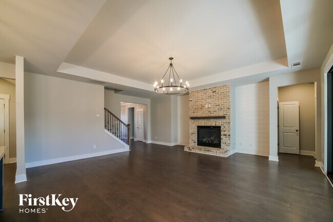 Foto del edificio - 188 Crestbrook Ln