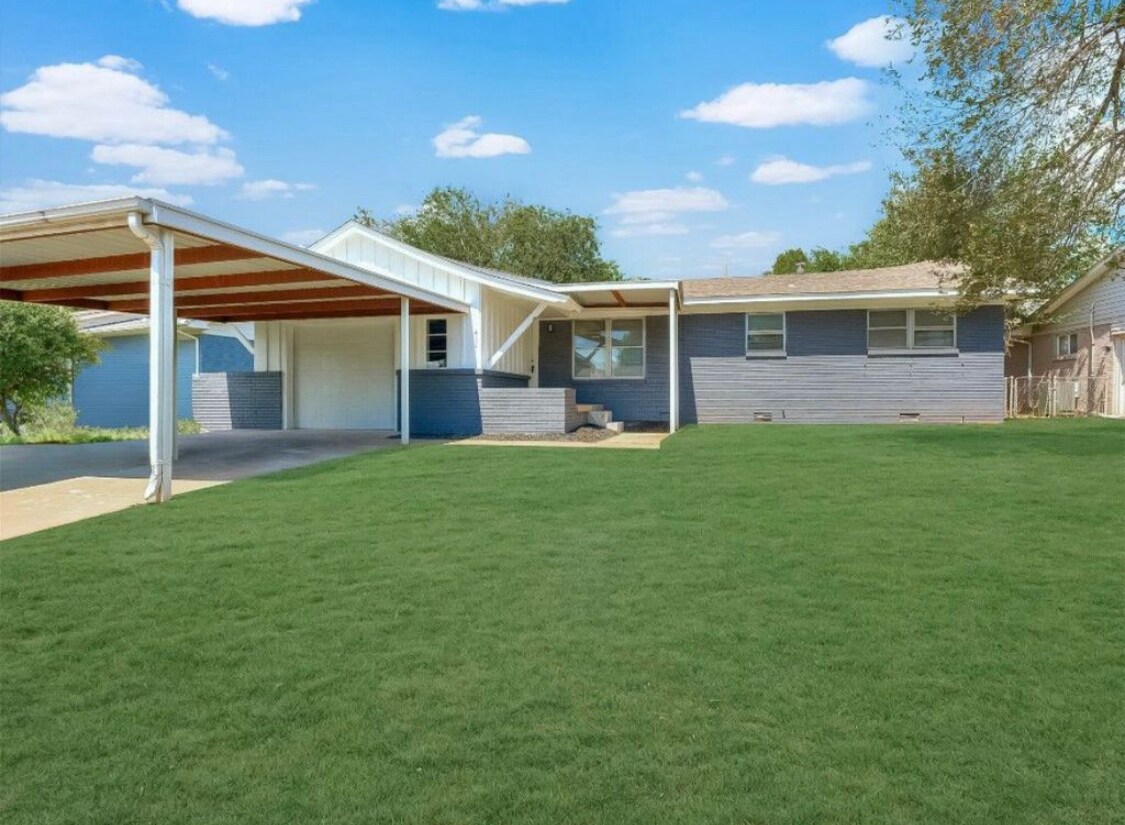 Foto principal - 411 W Douglas Dr