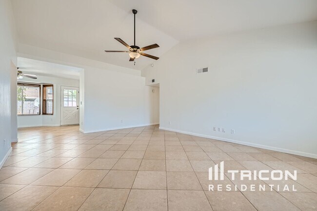 Foto del edificio - 3866 E Harmony Ave
