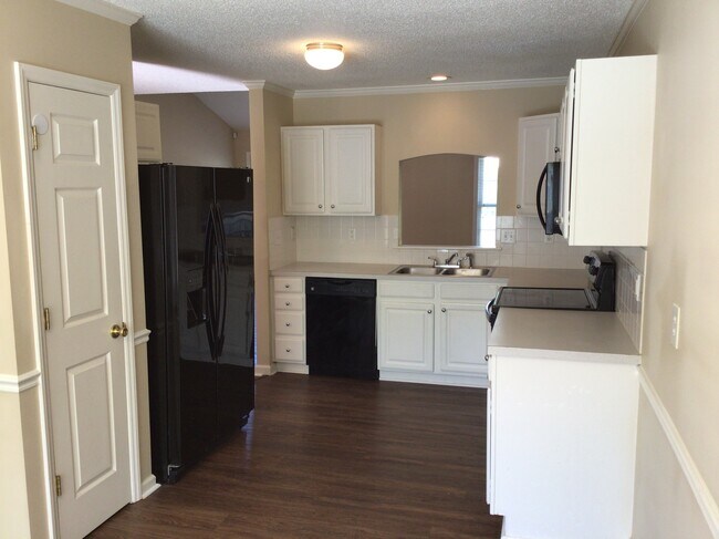 Building Photo - 140 Haven Grove Trl