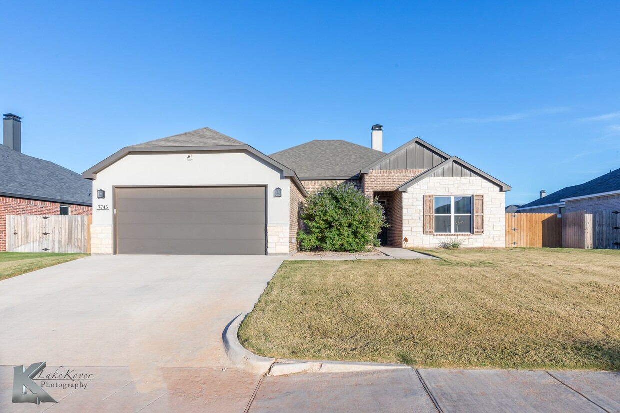 Executive Rental! 4 bedrooms, 3 baths, 2 car garage! ALL APPLIANCES PROVIDED - Executive Rental!  4 bedrooms, 3 baths, 2 car garage! ALL APPLIANCES PROVIDED