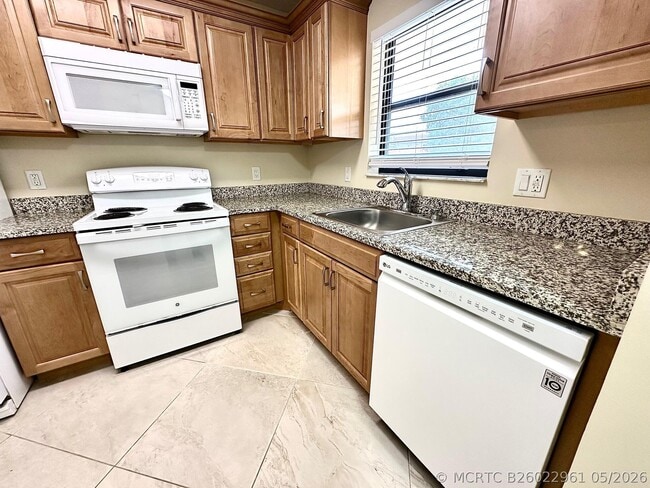 Building Photo - 21904 Lake Forest Cir